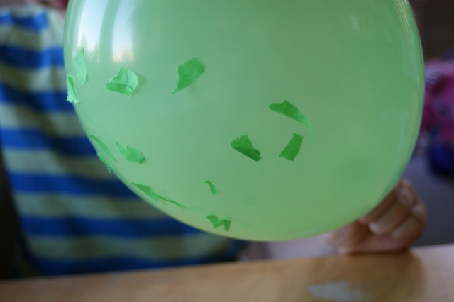 doświadczenie dla dzieci balon
