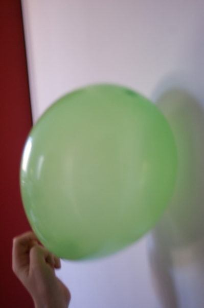 naelektryzowany balon