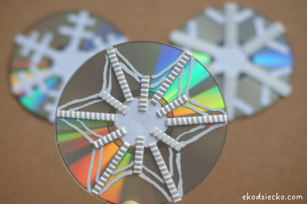 płatek śniegu na płycie CD praca plastyczna dla dzieci